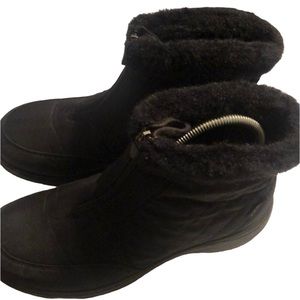 Woman’s  fall loft L.LBean Y2k zip up insulated Tek 2.5 fur slip on black boots
